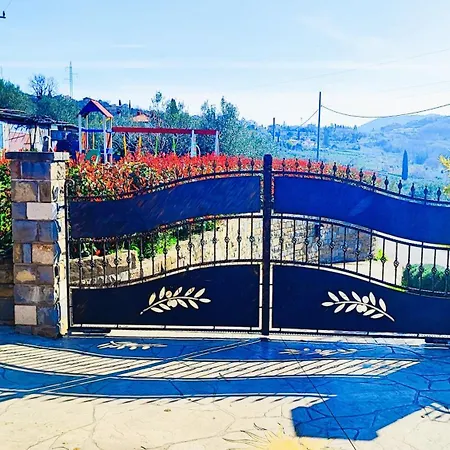 Apartment Wine & Olive Oil Mofardin