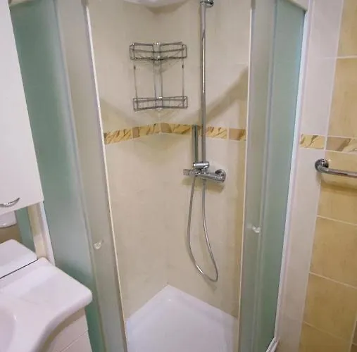 Wine & Olive Oil Mofardin Lejlighed